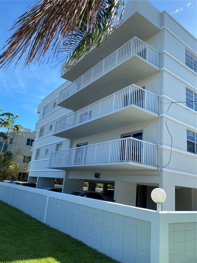 Photo - 3527 NE 168th St Unidad 204