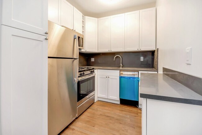 Building Photo - 226 E 25th St Unit 6D Rental