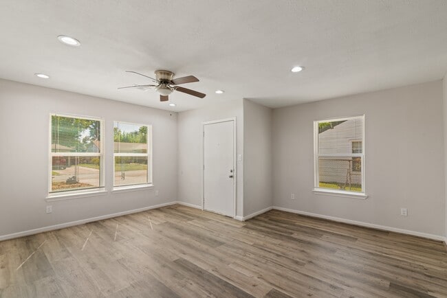 Photo - 5405 Chennault Rd