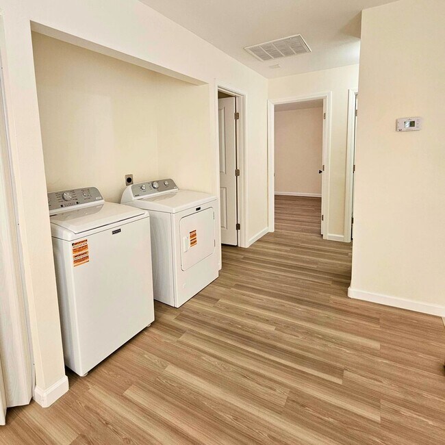 Photo - 3BR/2BA Townhome in NLV!