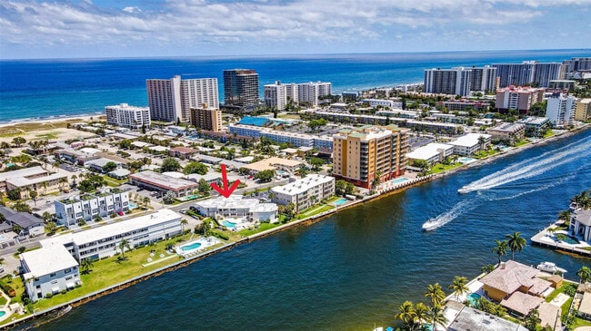 Building Photo - 999 N Riverside Dr Unit 11