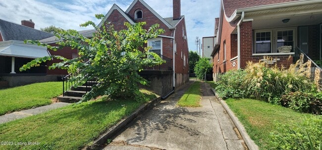 Photo - 2424 Emil Ave