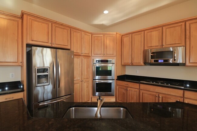 Photo - SHORT TERM LEASE AVAILABLE -- Luxury TH in Bethesda - 4 bed + 3.5 ba - Elevator TH in Gated commu...