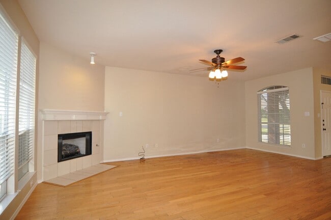 Photo - 6866 Amberdale Dr