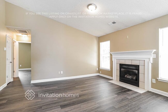 Photo - 843 Anchor Way NE