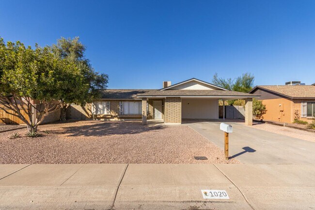 Photo - 1020 W Santa Cruz Dr