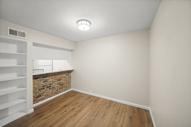 Photo - 2201 Fountain View Dr Unidad 60F