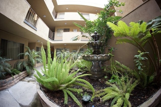 Photo - 817 S. St. Andrews Pl