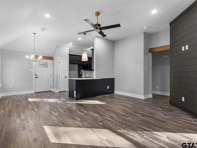 Photo - 1204 Poplar St