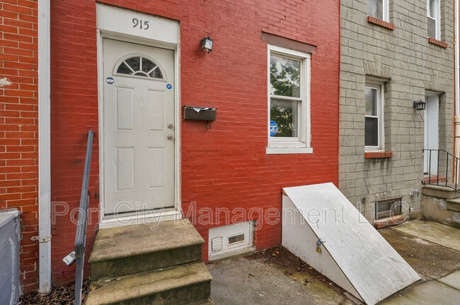 Photo - 915 W Lombard St