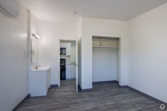 2BR, 1BA - 765SF - Second Bedroom - West Liberty Point