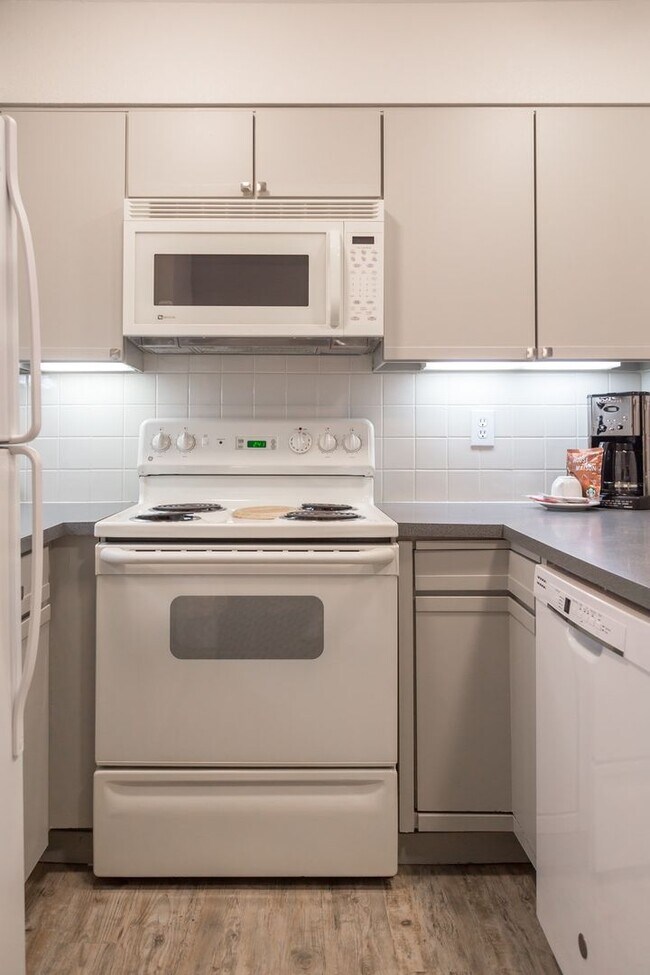 Photo - Condo in  Downtown Boulder Furnished One bedroom with Den and large Patio looking out to Flatirons