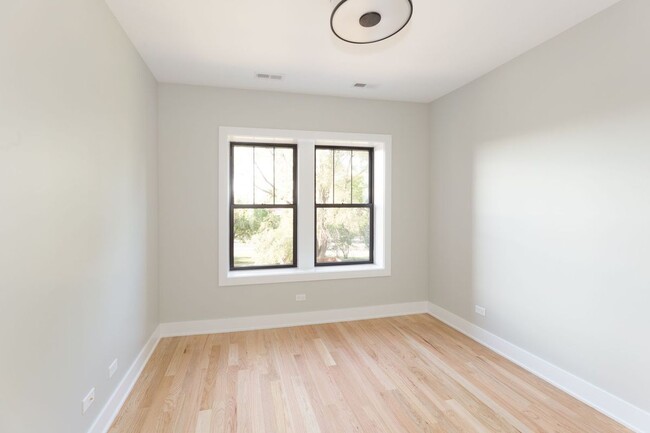 Photo - 2241 N Bissell St Unit GW