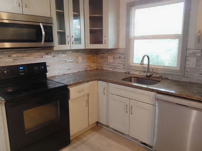 Photo - 3 Bedroom 2.5 Bathroom Bi-level