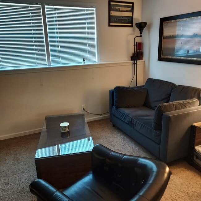 Photo - 858 Highland Dr Apartments Unit 2