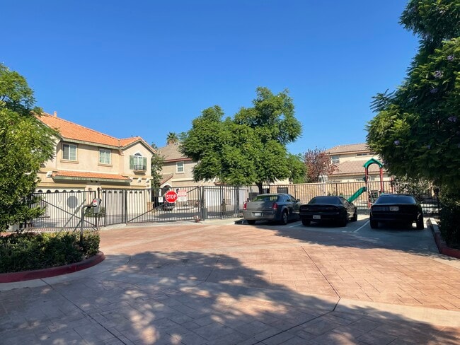 Photo - 16558 Paine St