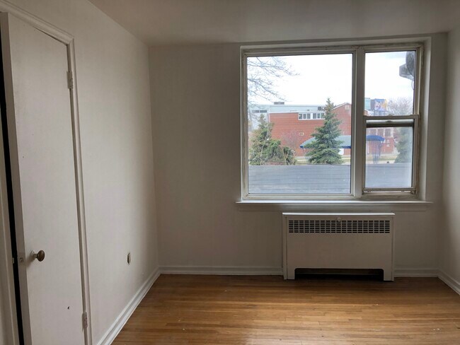 Photo - Large One Bedroom - Lake Ontario View Unit 14