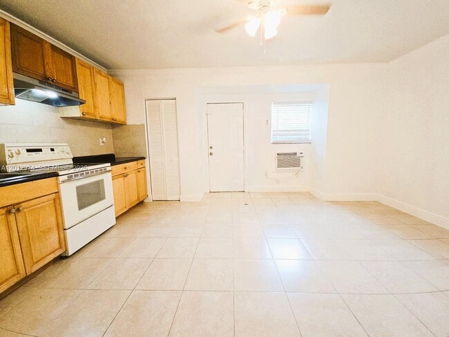 Photo - 1020 NW 6th St Unidad 3