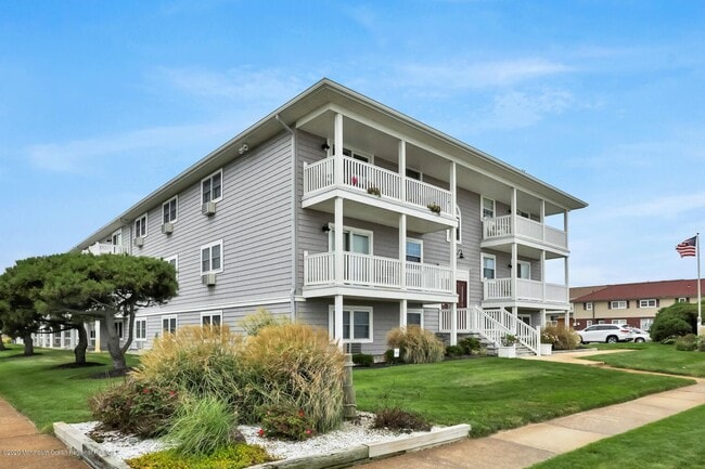 Building Photo - 709 Ocean Ave Unit 5-5 Rental