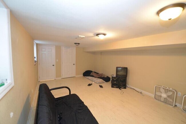 Photo - 452 Clinton St
