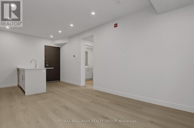 Photo - 137 Marquette Ave Unité 1