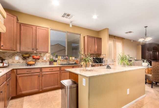 Photo - Amazing 4 bedroom In Lyons Gate!