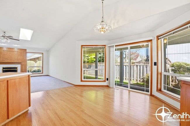 Building Photo - 16718 NE 7th St