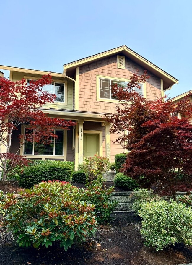 Building Photo - Vibrant 3 Bedroom in Coveted Snoqualmie Ridge!