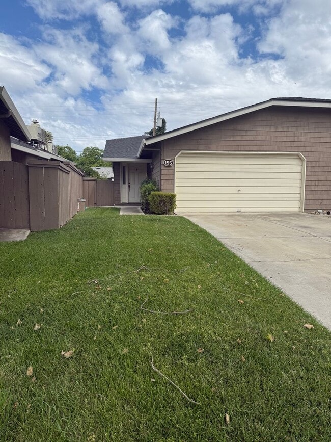 Building Photo - Great location