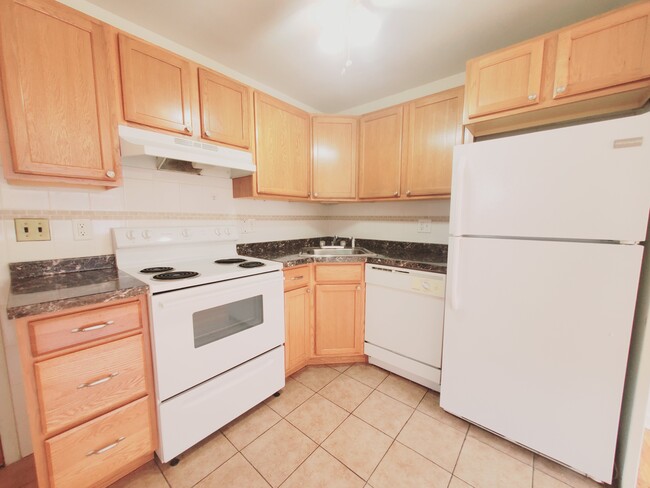 Building Photo - 14 Belltown Rd Unit 3