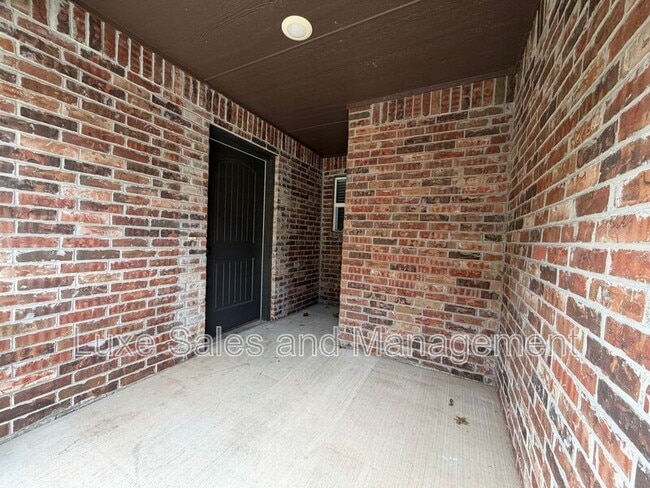 Photo - 404 Chalk Hill Ct