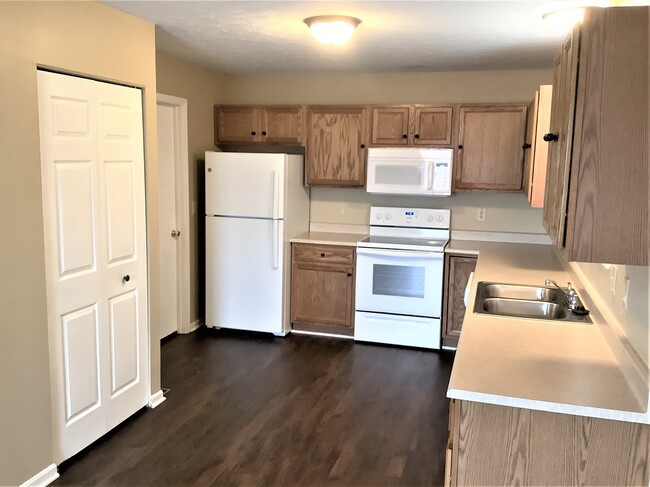 Photo - 200 Hedgington Ct