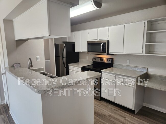 Building Photo - 5540 Devonbriar Way Unit 208