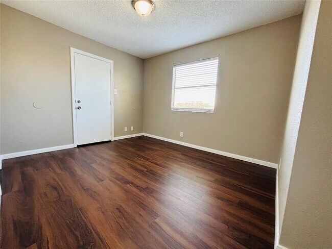 Photo - 503 Hardin Ct