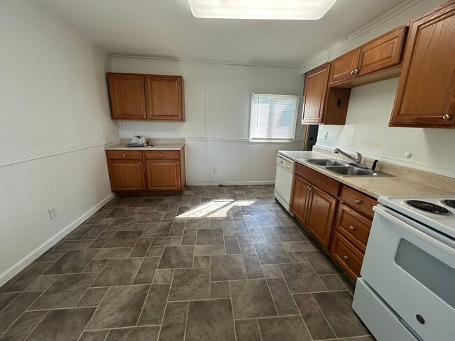 Photo - 421 N 35th St
