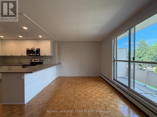 Photo - 33 Leaside Dr Unit 203