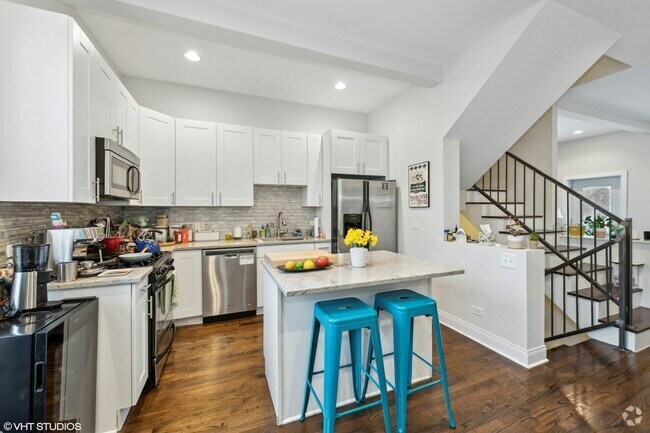 Building Photo - 1744 N Hoyne Ave Unit 1R Rental