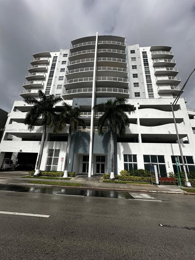 Building Photo - 2600 SW 27th Ave Unit PH-01