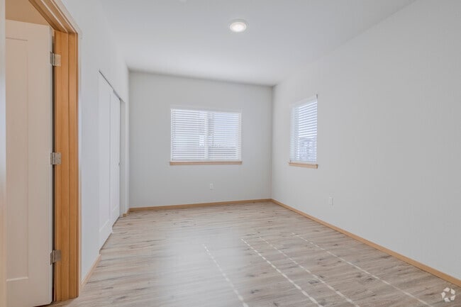 3BR, 2BA - 1,113SF - Main Bedroom
