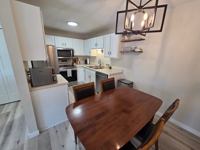 Photo - 301 Appleblossom Ln