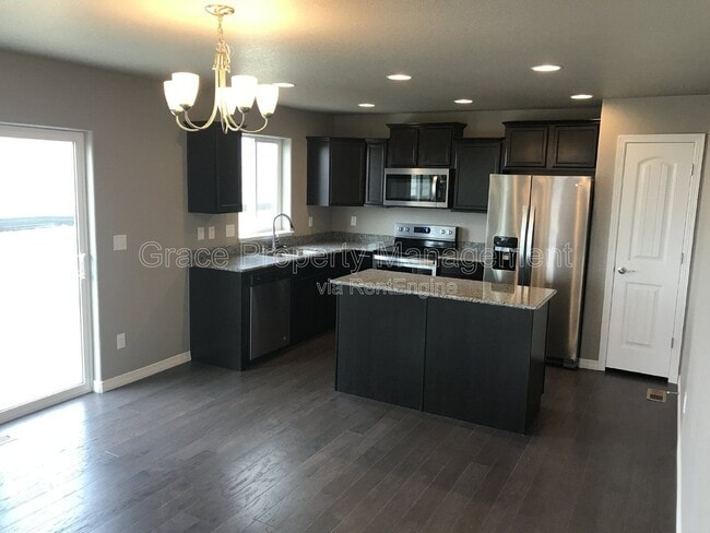 Photo - 2063 Tabor St