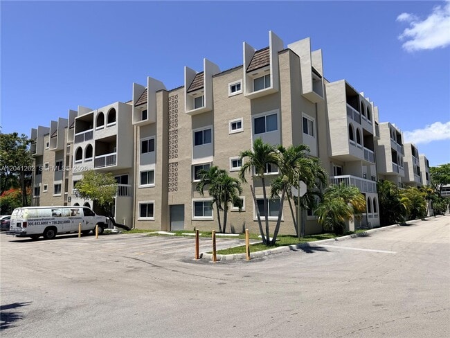 Building Photo - 7730 Camino Real Unit F113