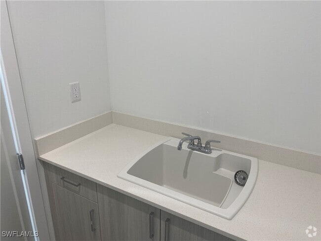 Building Photo - 5135 Nevola Ave Rental