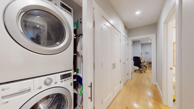 Photo - 186 Havre St Unit 2