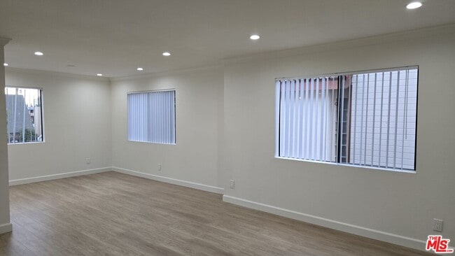 Building Photo - 330 Cameron Pl Unit 10