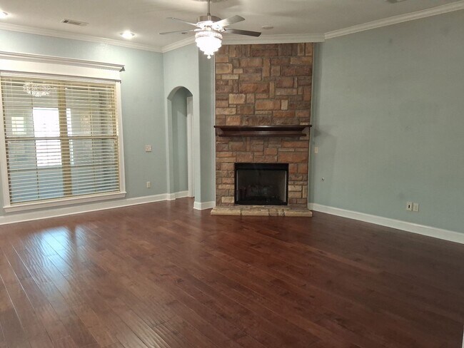 Photo - Cozy 3-Bedroom Home with Garage in Fayetteville