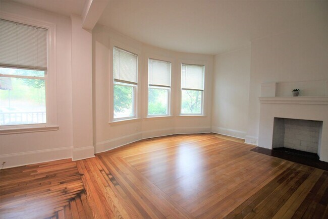 Newly renovated gorgeous 3 bed, 1.5 bath - Newly renovated gorgeous 3 bed, 1.5 bath Condo