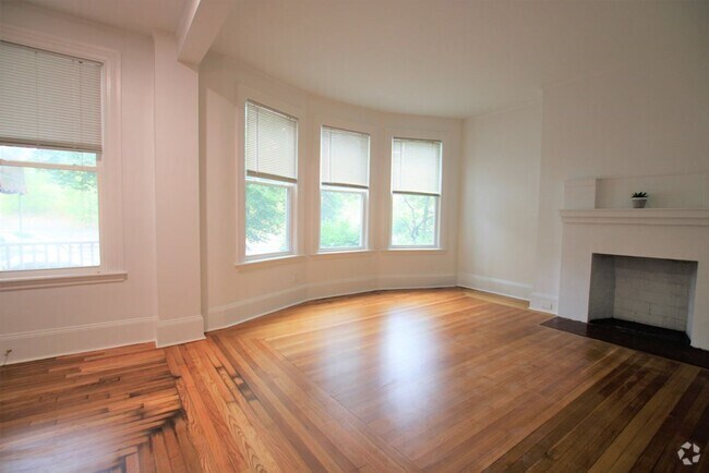 Building Photo - Newly renovated gorgeous 3 bed, 1.5 bath Rental