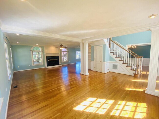 Photo - 700 Pleasant Way