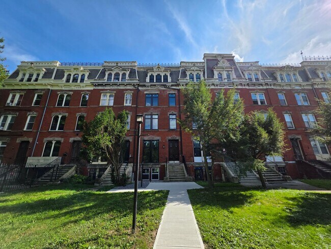 Photo - Newly Renovated 1 Bedroom Apartment *MOVE-... Unit 4